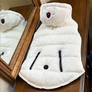 NWOT Pajar Pup Canada Duke quilted puffer white dog jacket. Size L. Black fleece